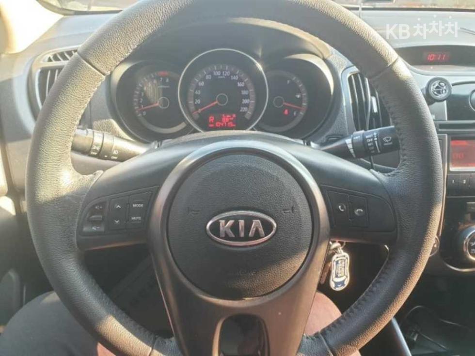 Kia Forte — miniaturë 8