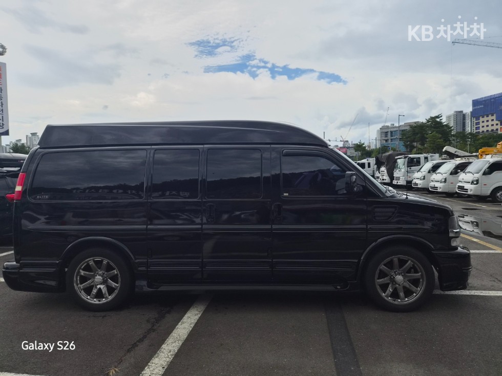Chevrolet Express — miniaturë 3