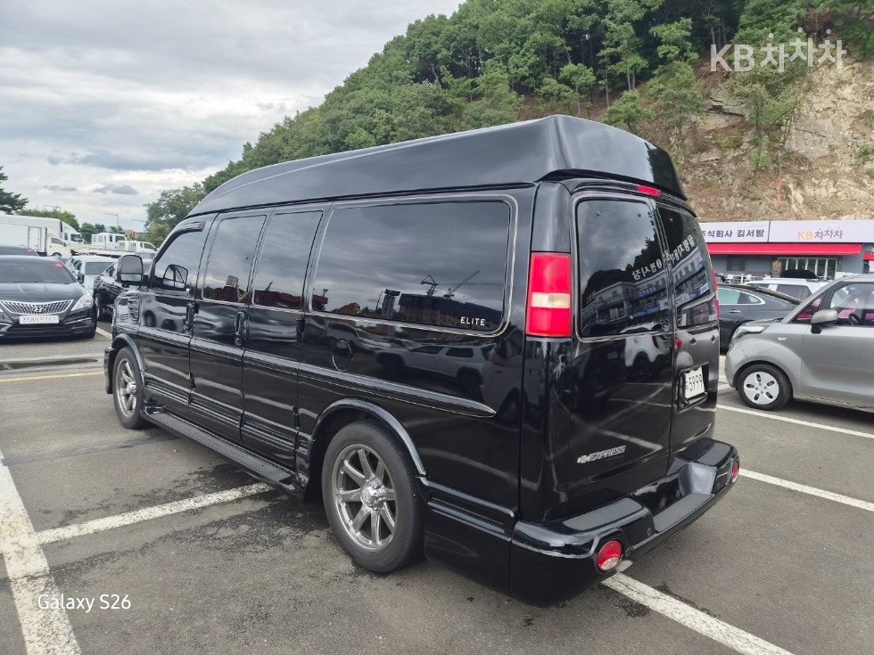 Chevrolet Express — miniaturë 6