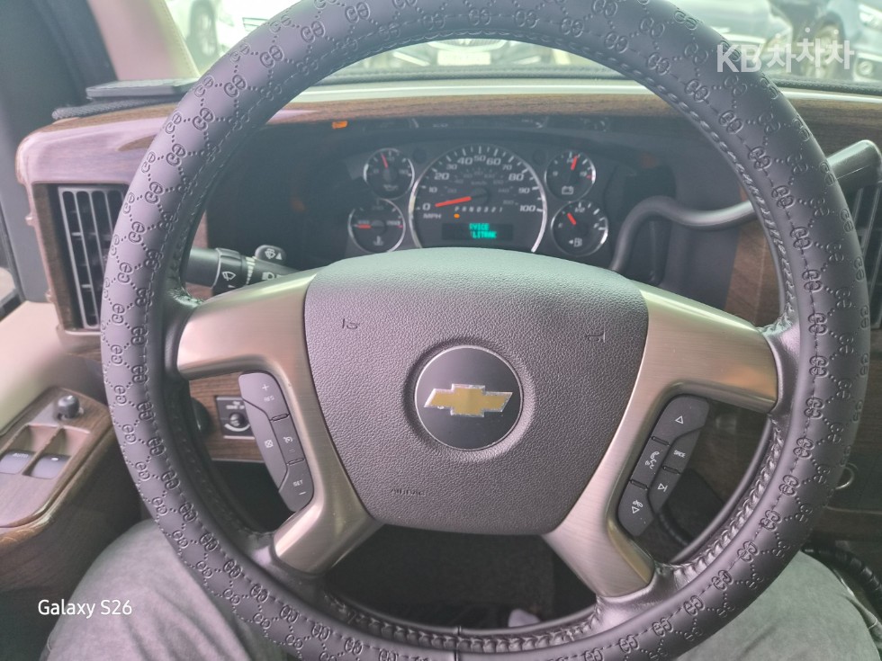 Chevrolet Express — miniaturë 9