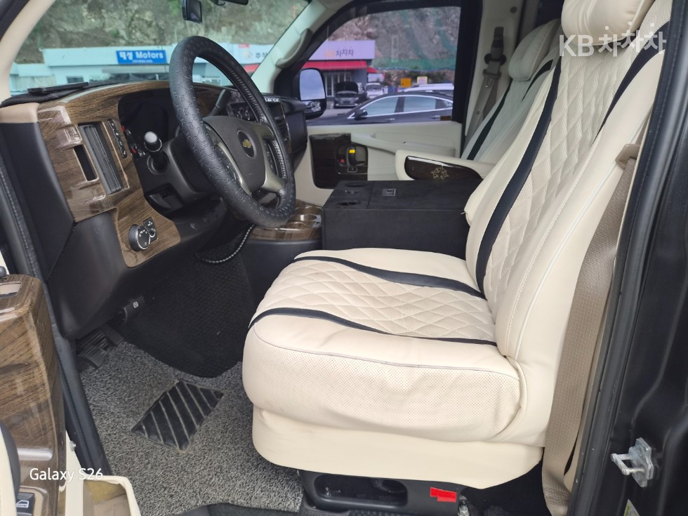 Chevrolet Express — miniaturë 15