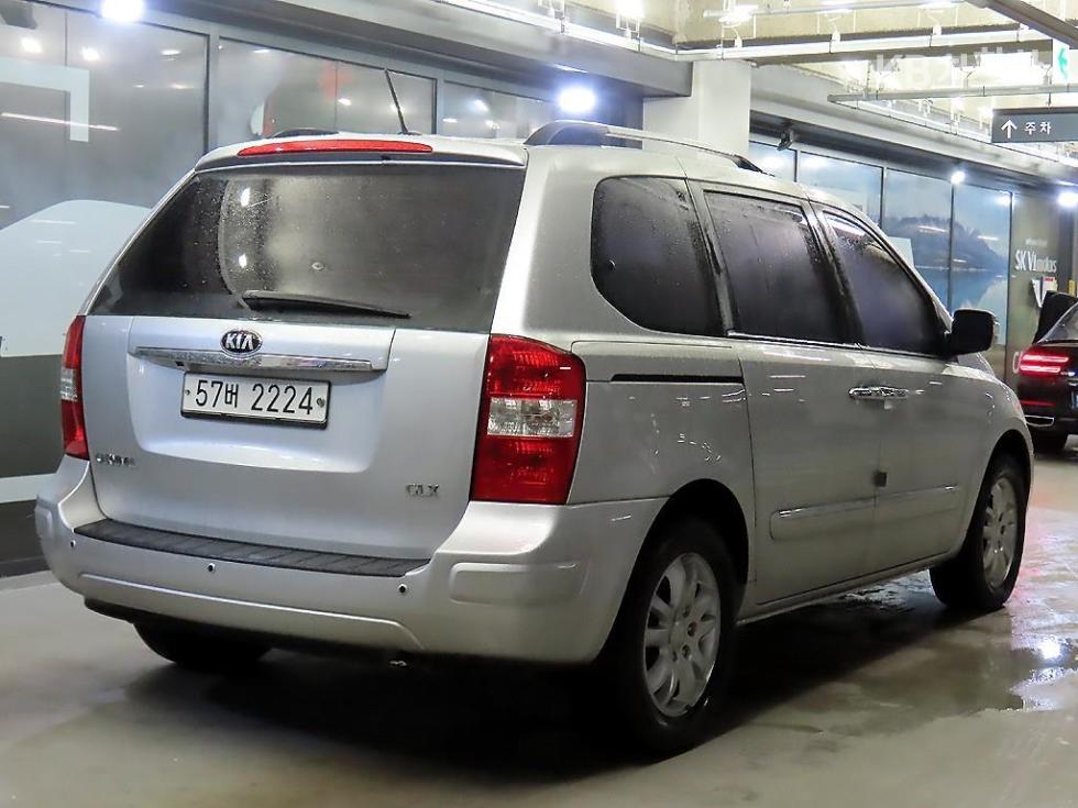 Kia Carnival — miniaturë 4