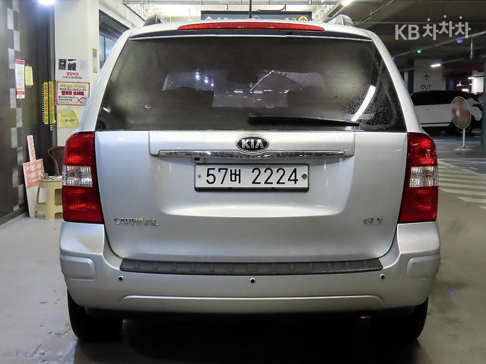 Kia Carnival — miniaturë 5