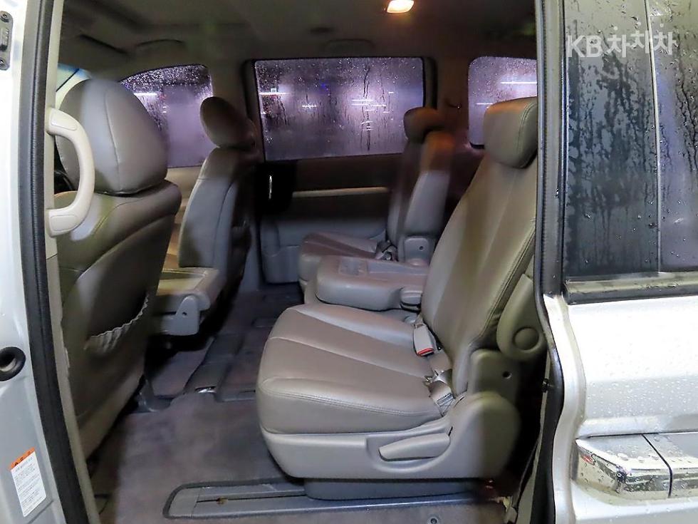 Kia Carnival — miniaturë 7