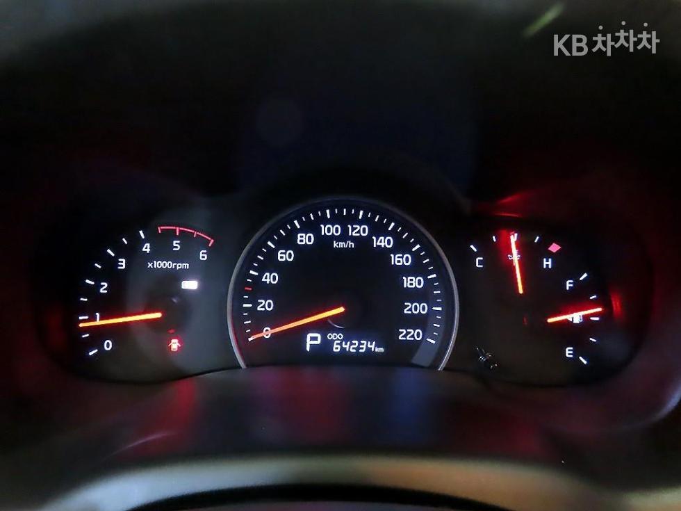 Kia Carnival — miniaturë 9