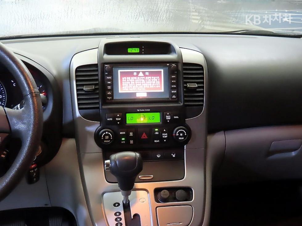 Kia Carnival — miniaturë 11