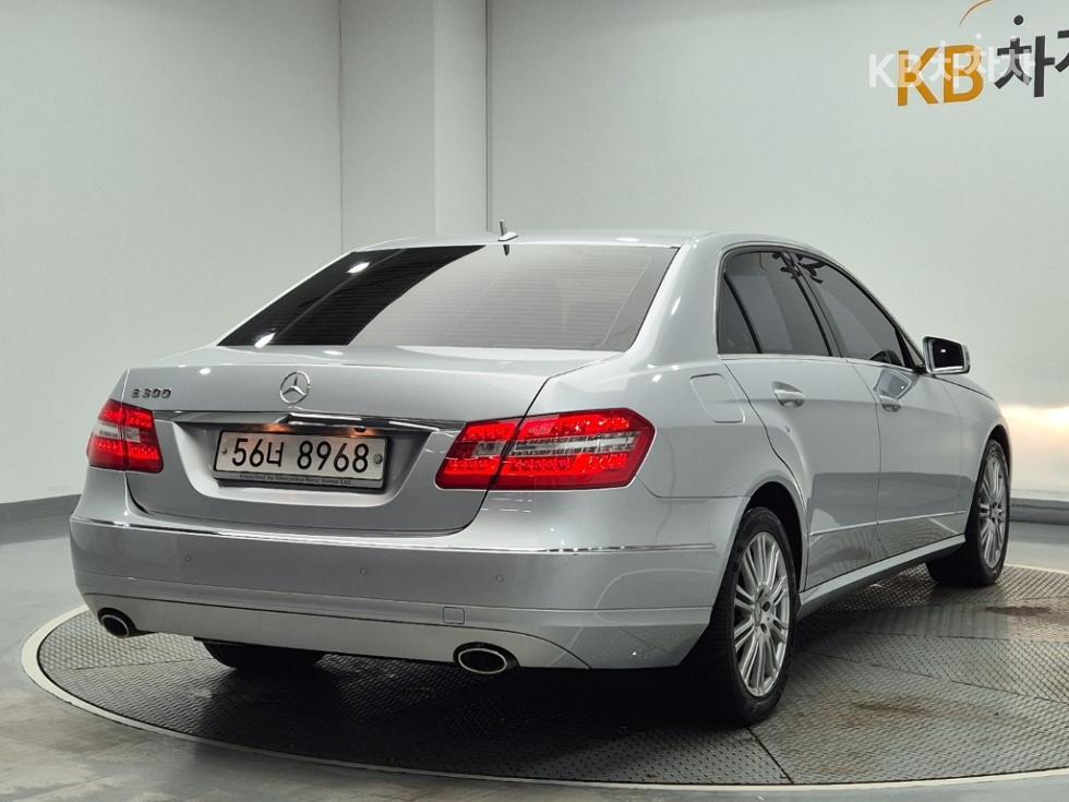 Mercedes-Benz E-klasse — miniaturë 3
