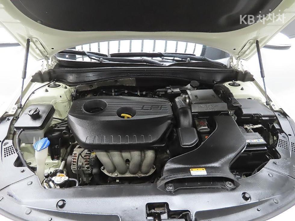 Kia K5 — miniaturë 8