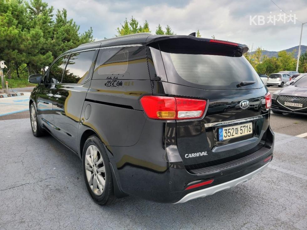Kia Carnival — miniaturë 3