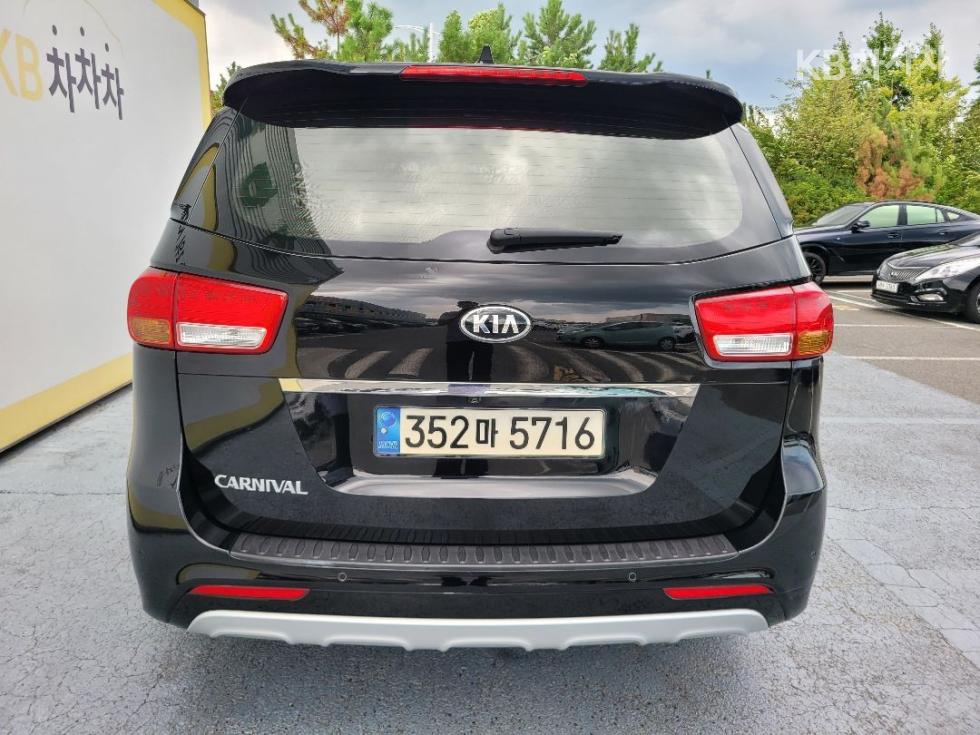 Kia Carnival — miniaturë 4