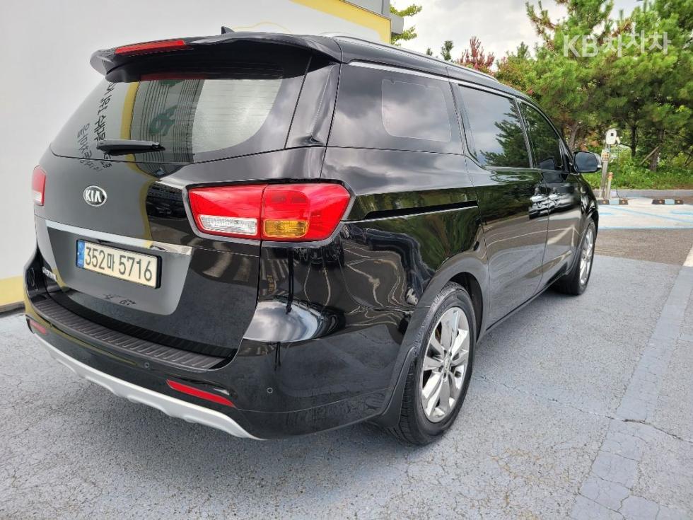 Kia Carnival — miniaturë 5