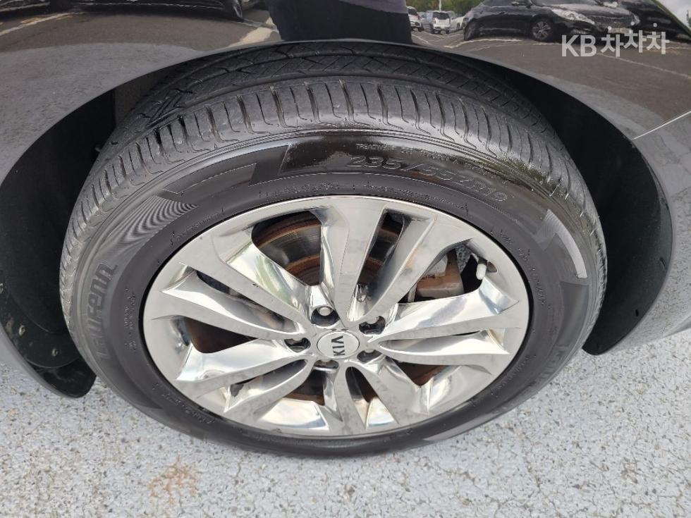 Kia Carnival — miniaturë 8