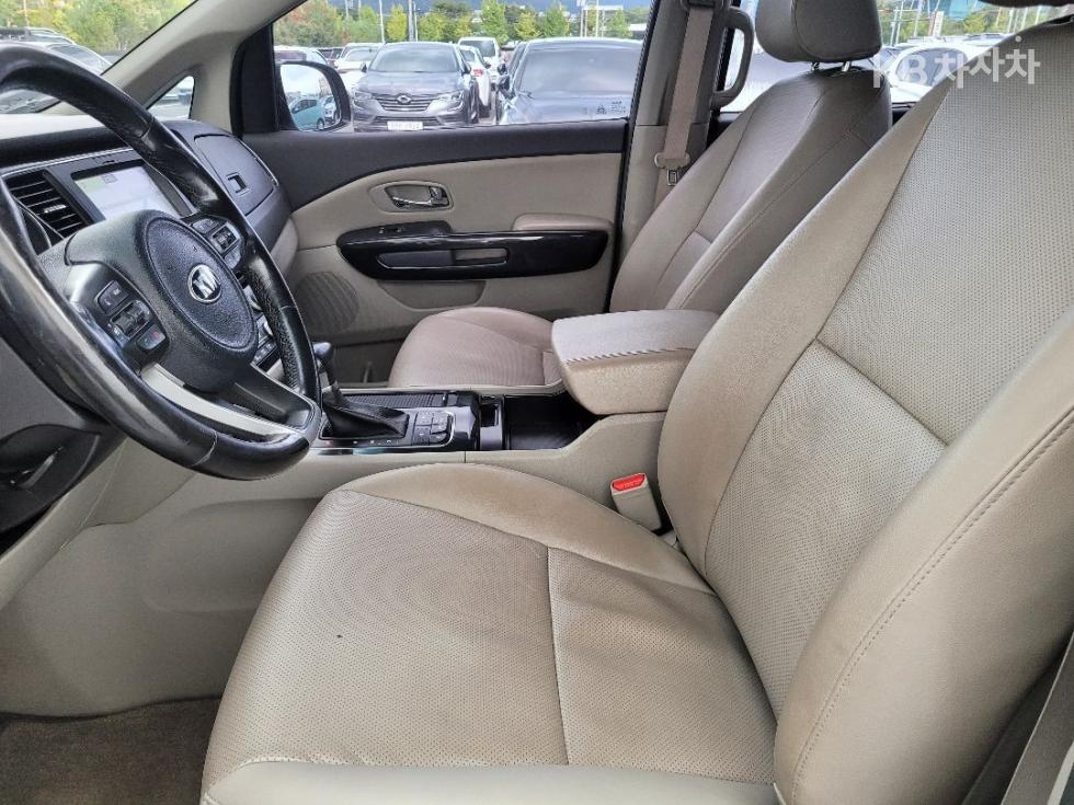 Kia Carnival — miniaturë 10