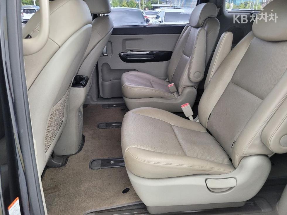 Kia Carnival — miniaturë 11