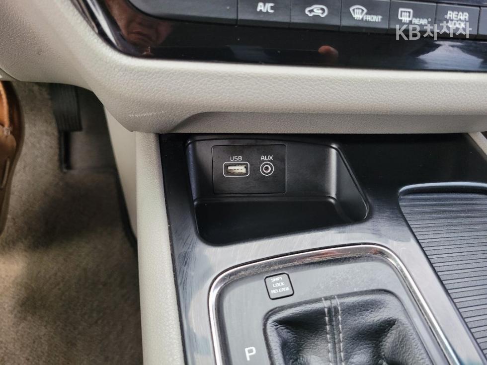 Kia Carnival — miniaturë 23