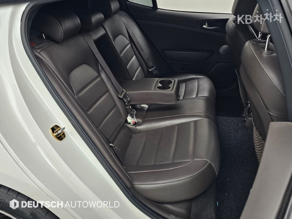 Kia Stinger — miniaturë 12