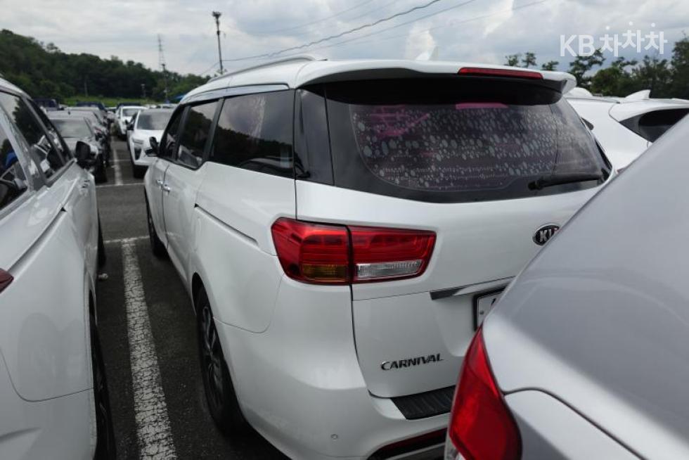 Kia Carnival — miniaturë 3