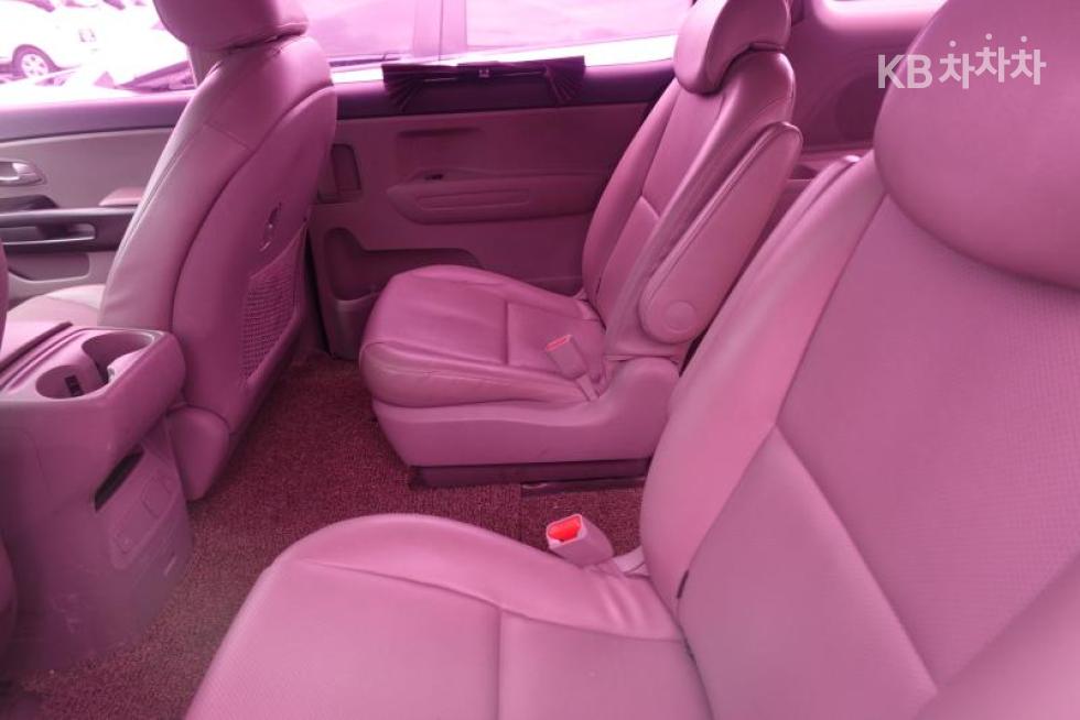 Kia Carnival — miniaturë 6
