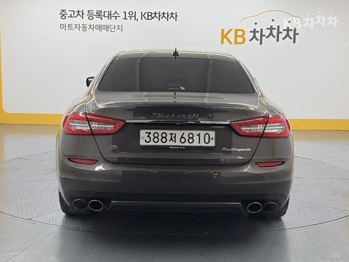 Maserati Quattroporte — miniaturë 3