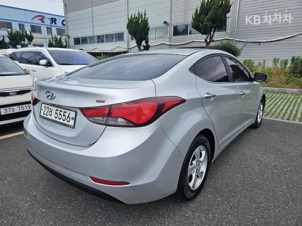 Hyundai Avante — miniaturë 4