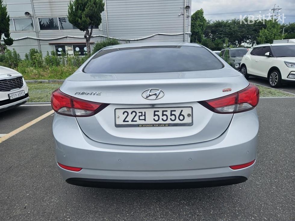 Hyundai Avante — miniaturë 5