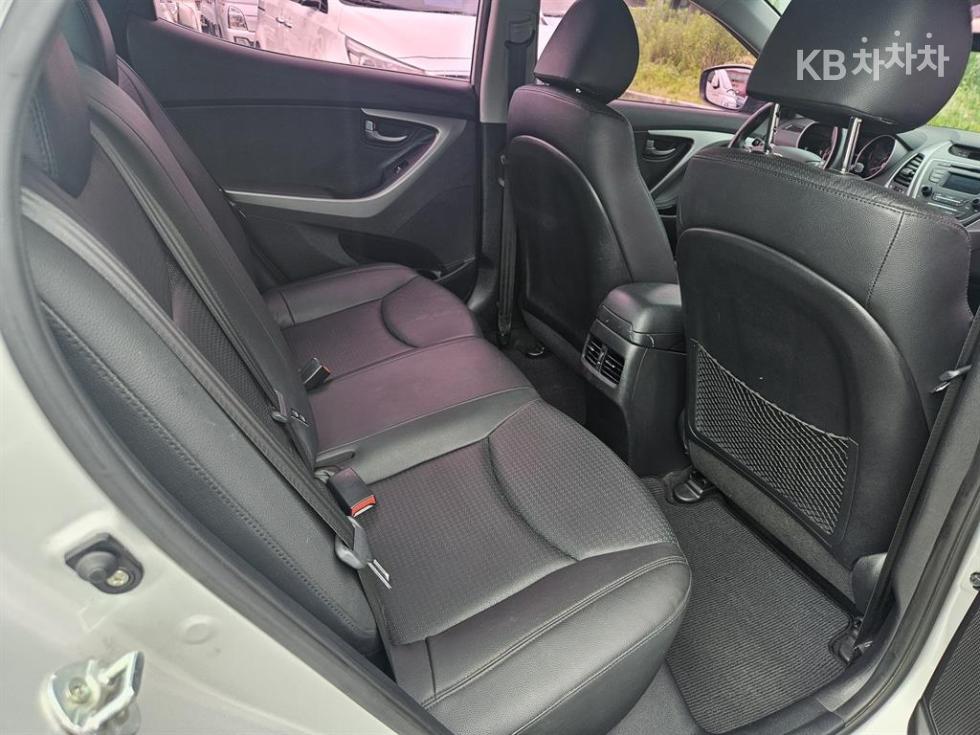Hyundai Avante — miniaturë 10