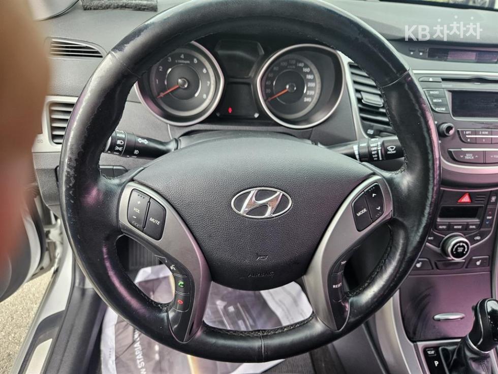 Hyundai Avante — miniaturë 13