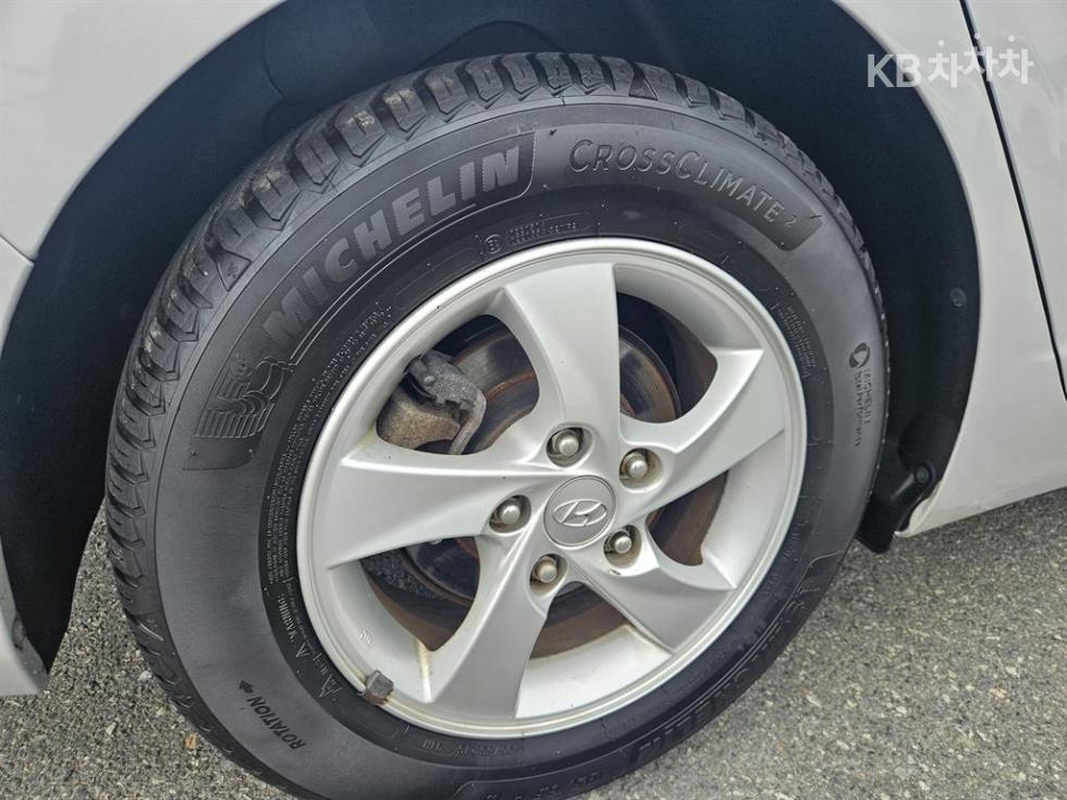 Hyundai Avante — miniaturë 15