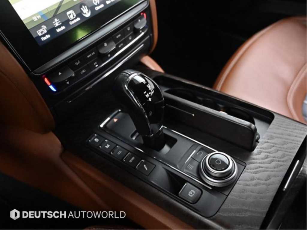Maserati Quattroporte — miniaturë 9
