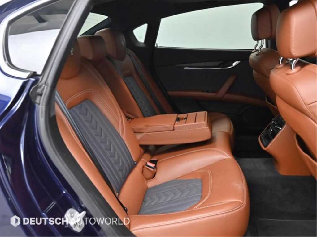 Maserati Quattroporte — miniaturë 12