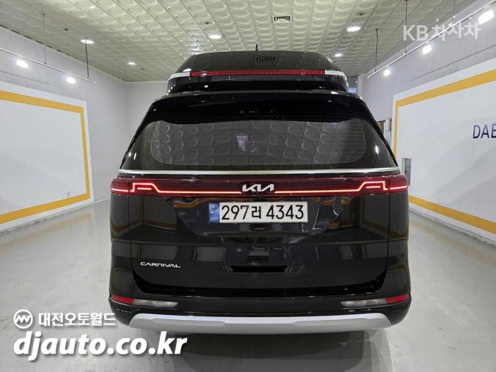 Kia Carnival — miniaturë 4