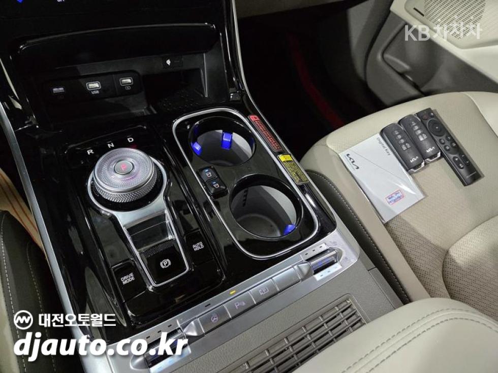 Kia Carnival — miniaturë 9