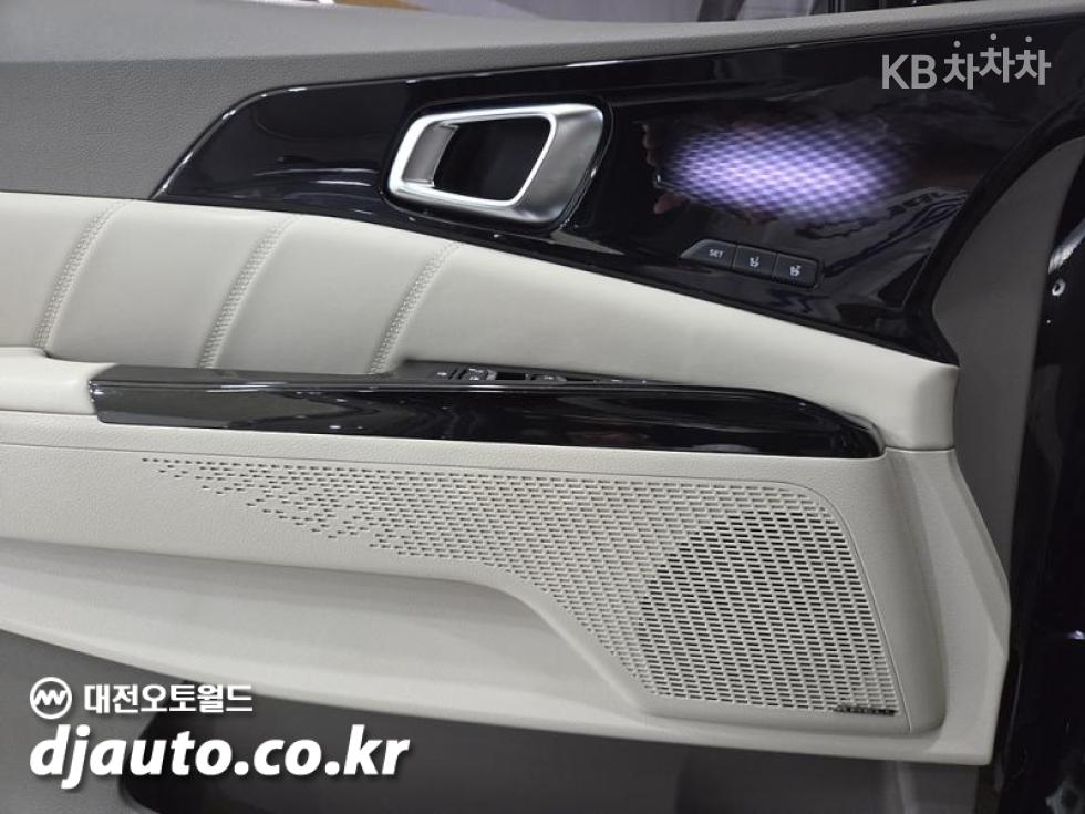 Kia Carnival — miniaturë 11