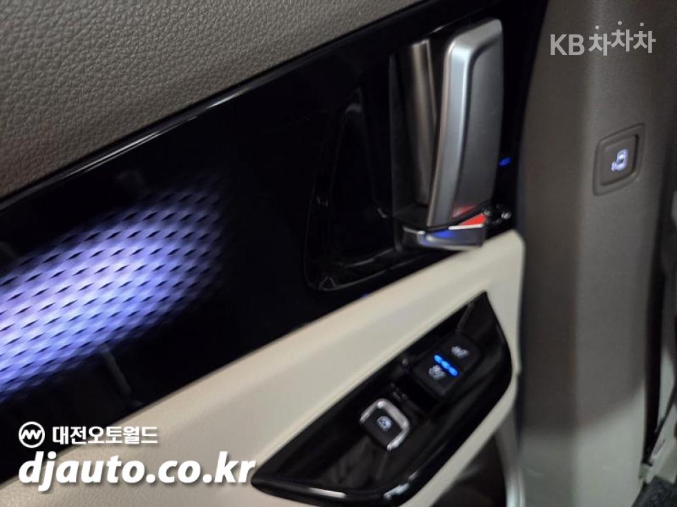 Kia Carnival — miniaturë 15