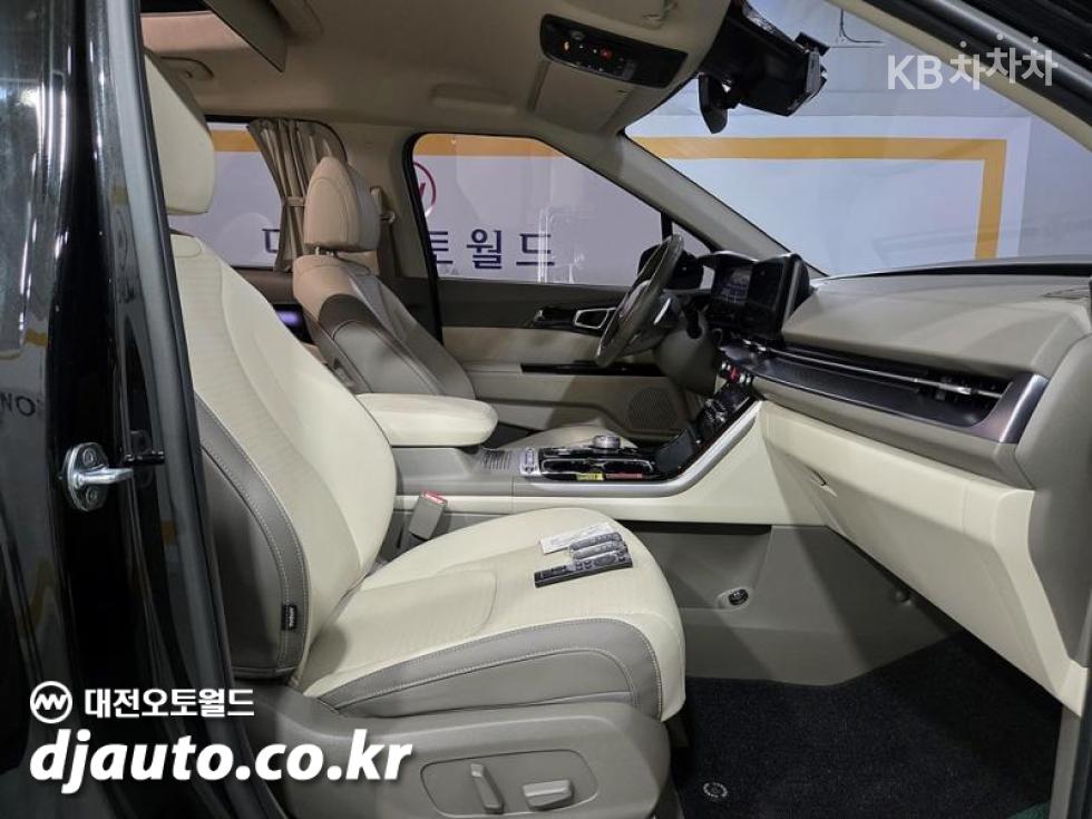 Kia Carnival — miniaturë 18