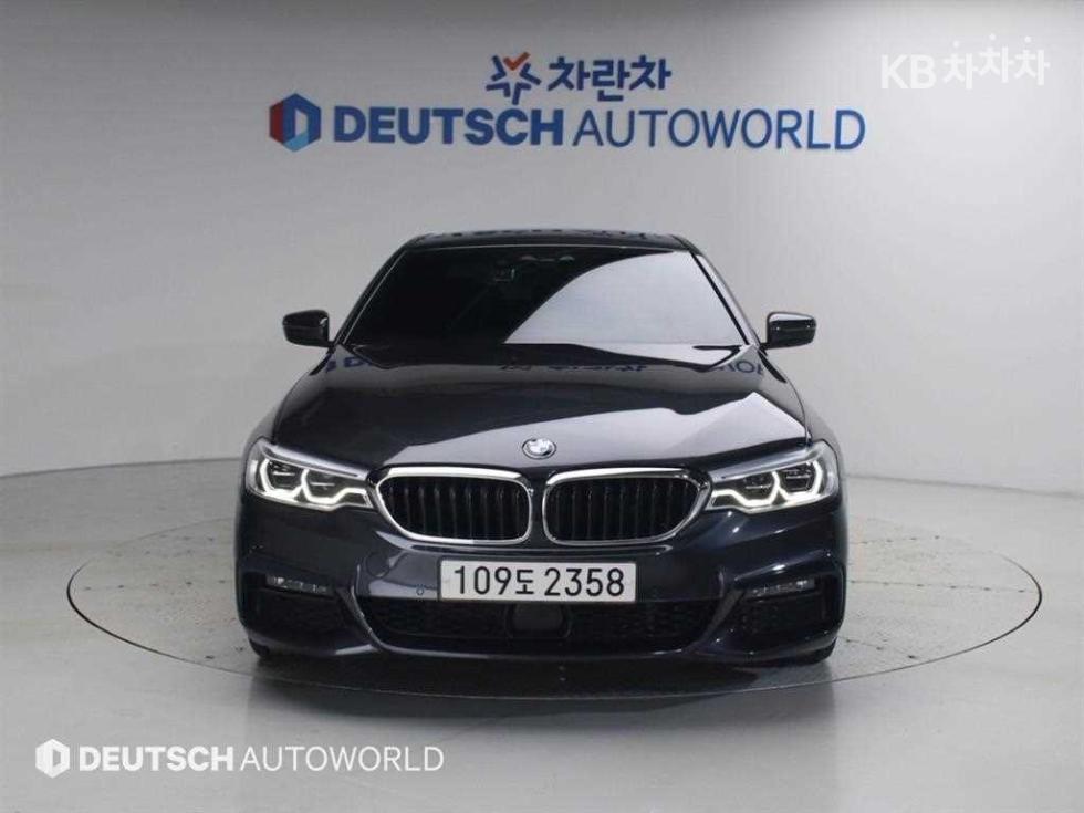 BMW 5 Series M Sport — фото 1