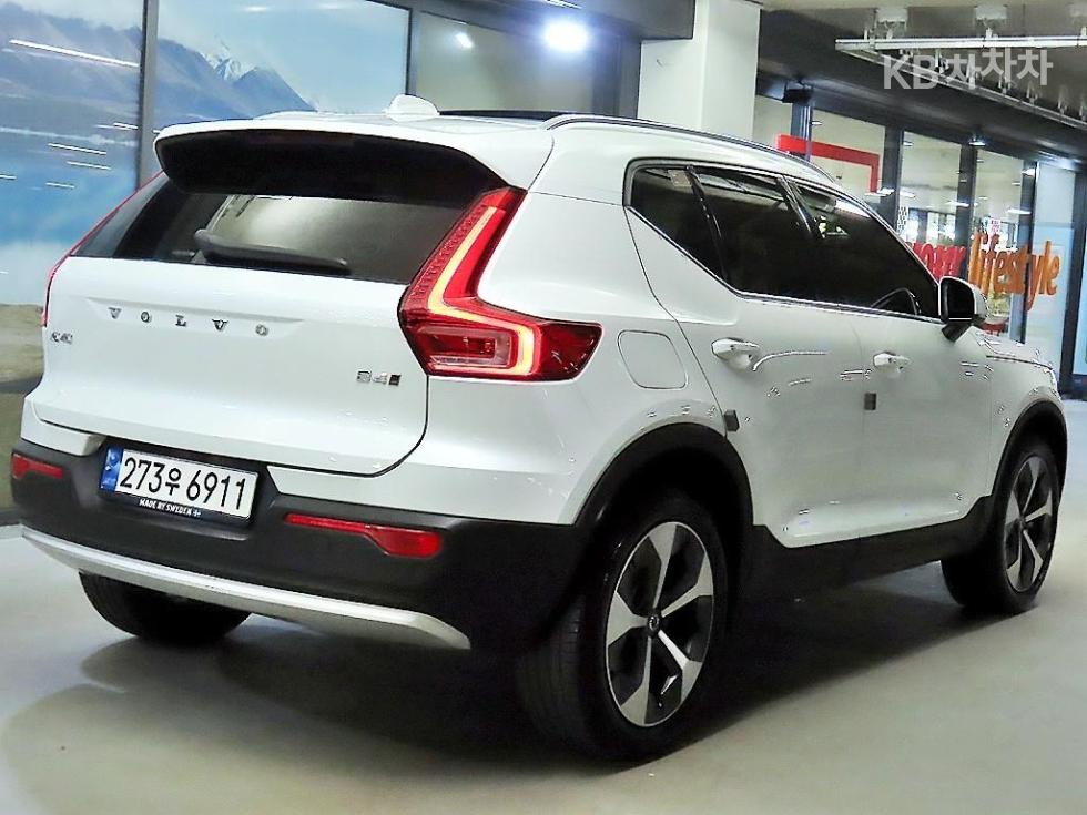 Volvo XC40 Ultimate Bright — фото 4