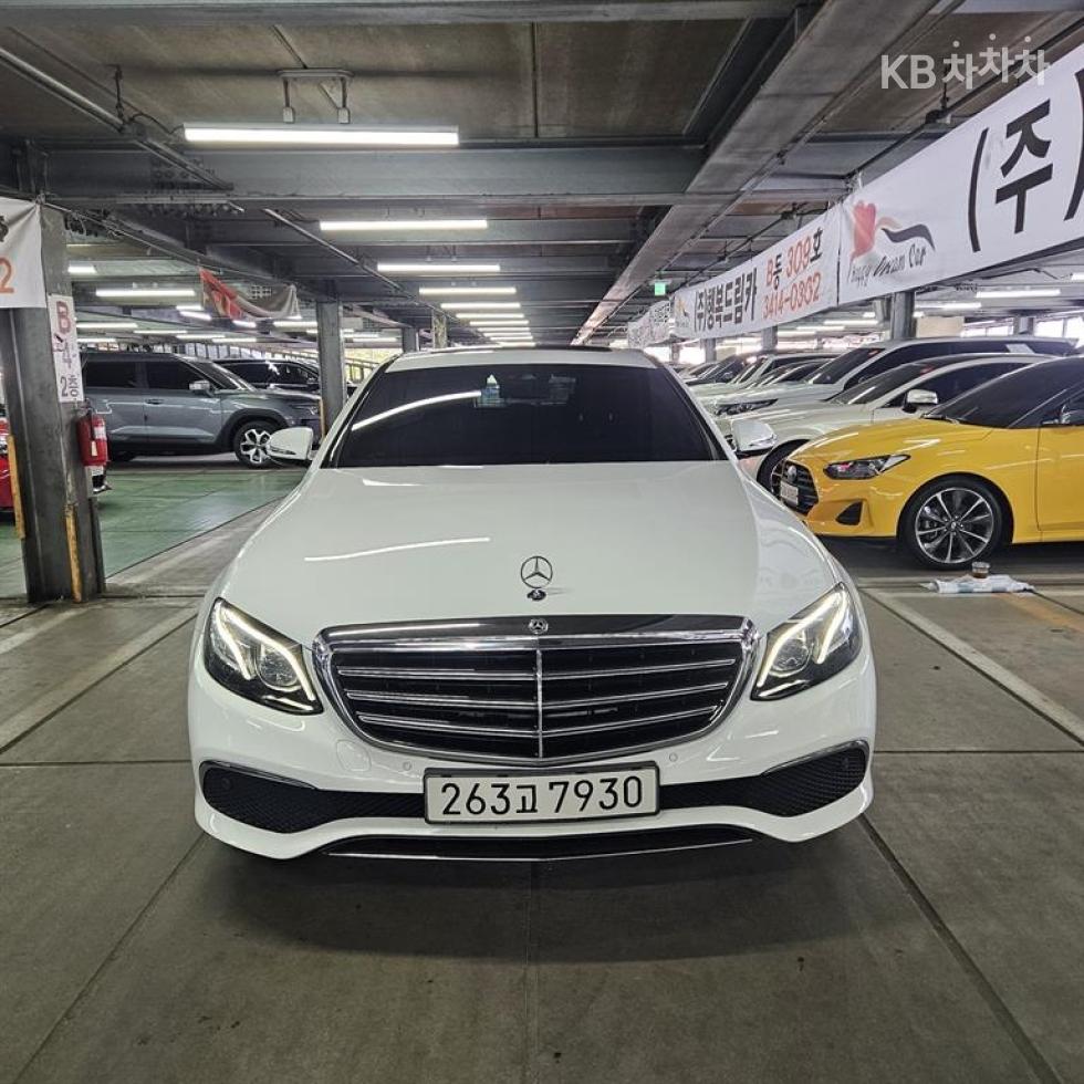 Mercedes-Benz E-Class Exclusive — фото 1
