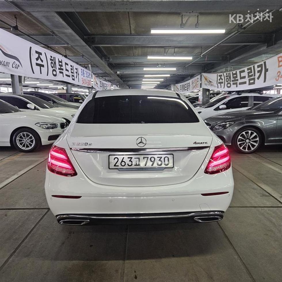 Mercedes-Benz E-Class Exclusive — фото 3