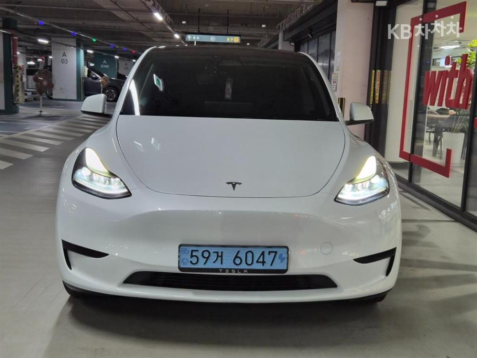 Tesla Model Y BASE MODEL — фото 2