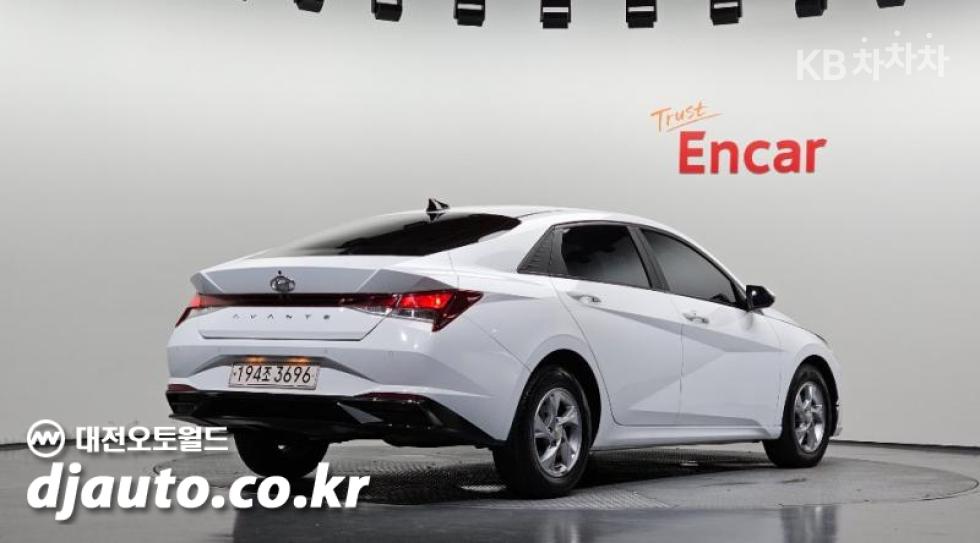Hyundai Avante — фото 2