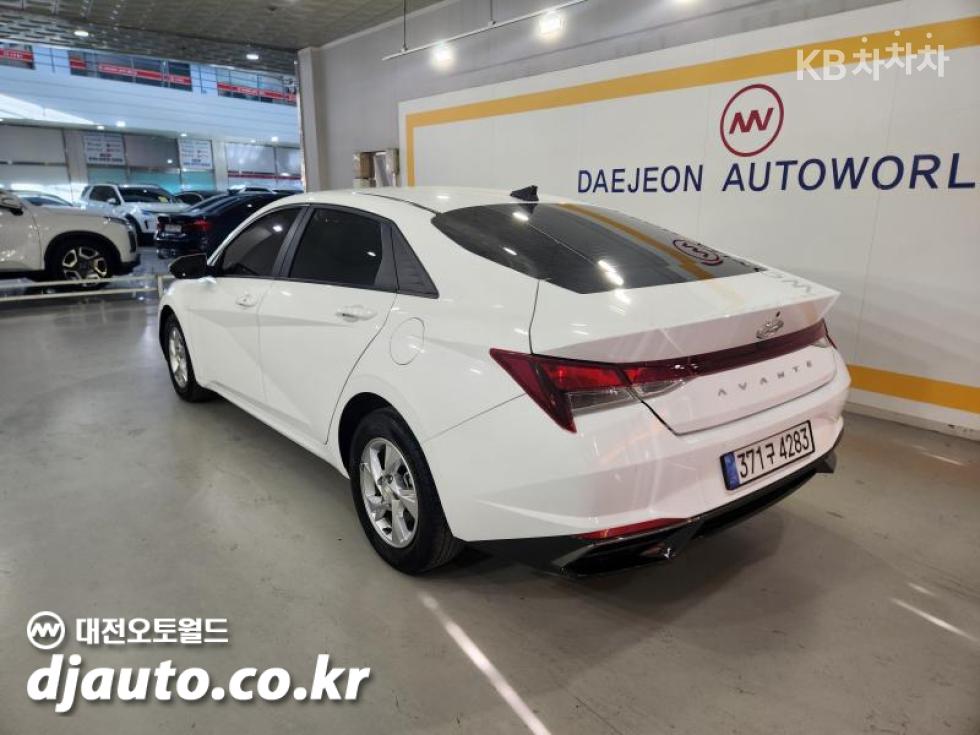 Hyundai Avante — фото 4