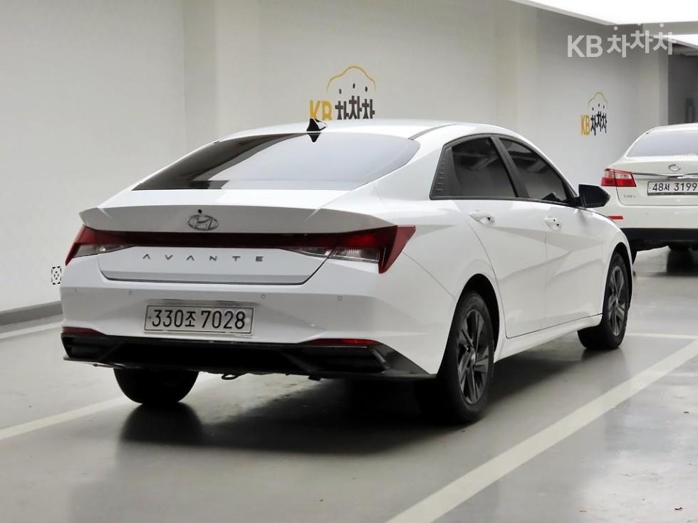 Hyundai Avante — фото 4