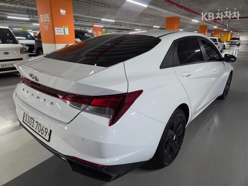 Hyundai Avante — фото 3
