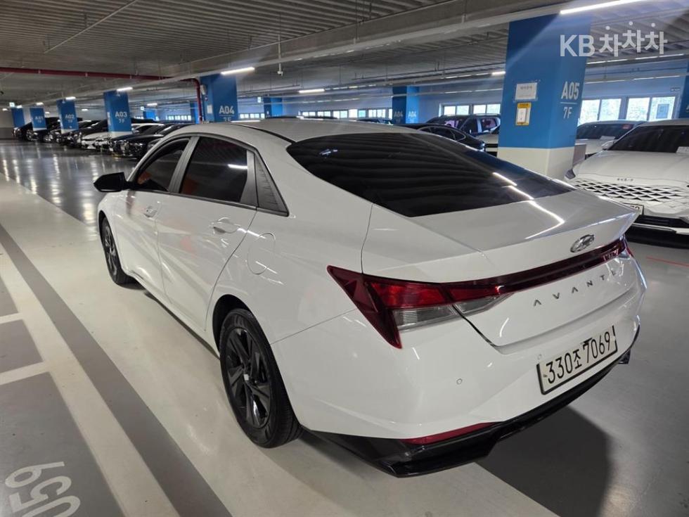 Hyundai Avante — фото 4