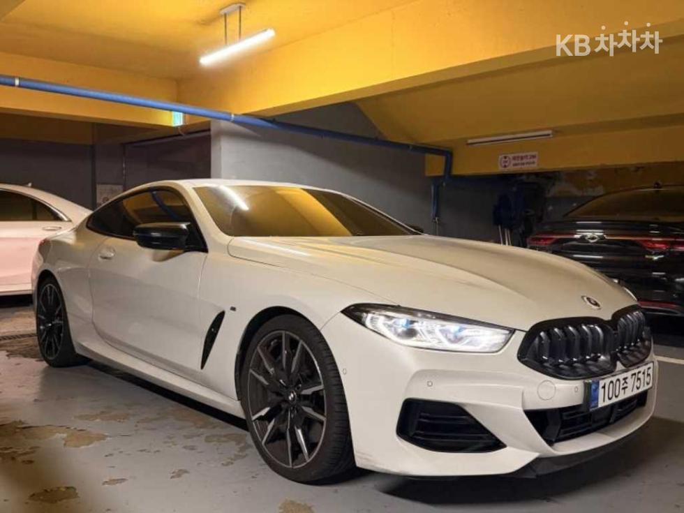 BMW 8 Series BASE MODEL — фото 2