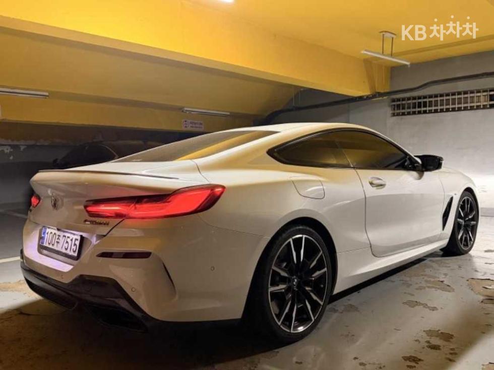 BMW 8 Series BASE MODEL — фото 4