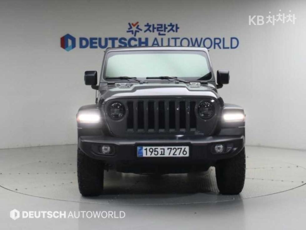 Jeep Wrangler BASE MODEL — фото 3
