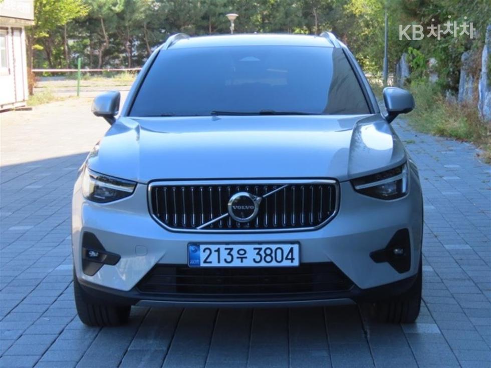 Volvo XC40 Ultimate Bright — фото 1