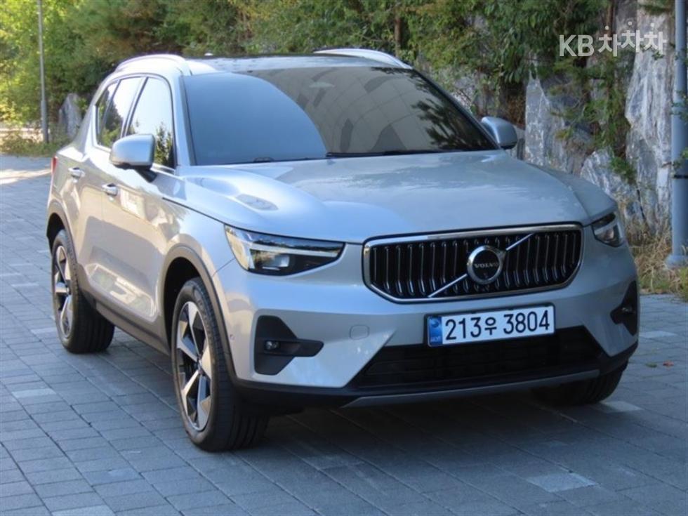 Volvo XC40 Ultimate Bright — фото 2